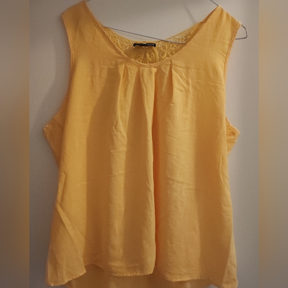 A.N.A. Sleeveless Top. Lace insert back. Size xl. Preloved.